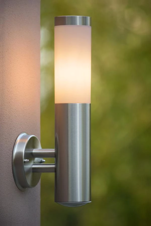 Lucide KIBO - Wall light Outdoor - 1xE27 - IP44 - Satin Chrome - ambiance 1